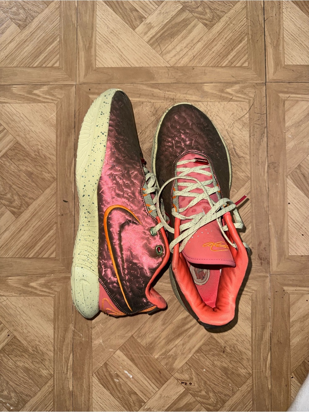 Nike Lebron 21 “Queen Conch”